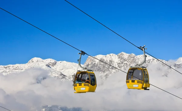 小木屋滑雪缆车。滑雪胜地斯。奥地利 — 图库照片