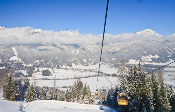 Cabin ski lift.  Ski resort Schladming . Austria — Stock Photo, Image