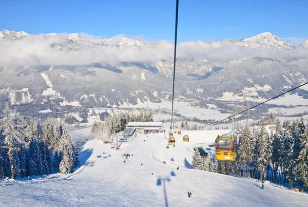 Elevador de esqui de cabine. Estância de esqui Schladming. Áustria — Fotografia de Stock