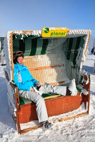 Ruhe nach dem Skifahren. Skigebiet Schladming. Österreich — Stockfoto
