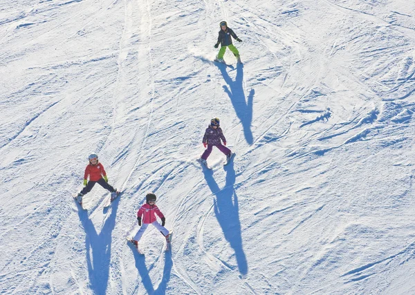Na svazích lyžařského střediska. Rakousko — Stock fotografie