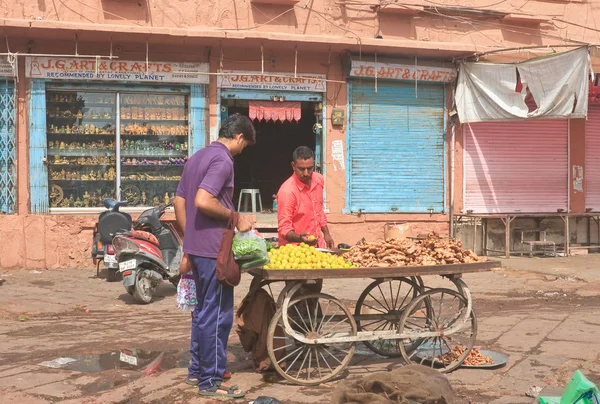 Market in the city of Jodhpur. Rajasthan, India — Stock Photo, Image