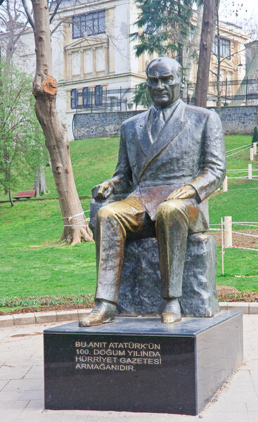 Гулхейн Парк. Памятник Ататюрку Турция. Стамбул

