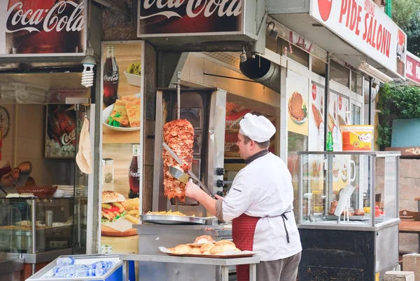 Shawarma-főzés szabadban. Isztambul. Törökország — Stock Fotó