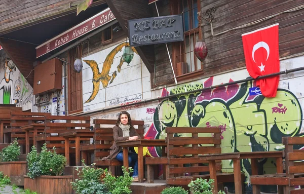 Ресторан находится на улице в Стамбуле. Турция — стоковое фото