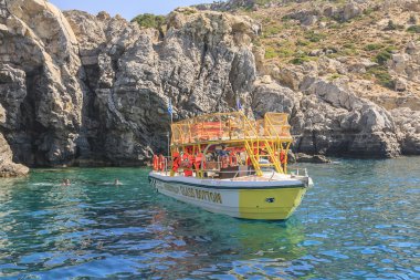 Kayalık sahil. Rodos Adası. Yunanistan