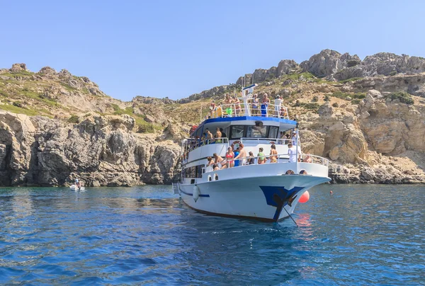 Kayalık sahil. Rodos Adası. Yunanistan — Stok fotoğraf