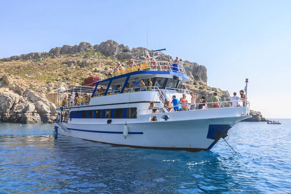 Kayalık sahil. Rodos Adası. Yunanistan — Stok fotoğraf