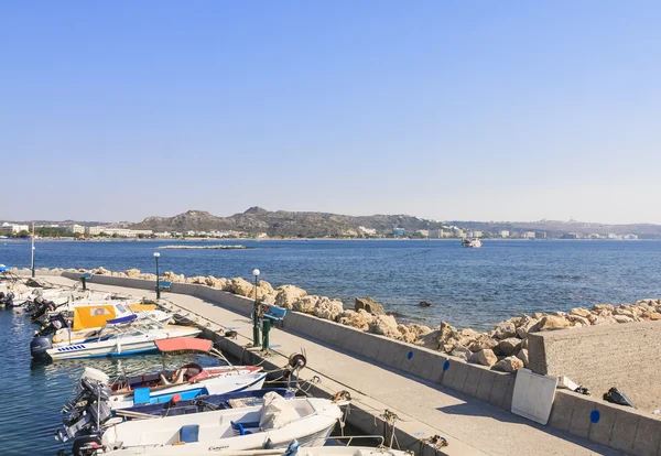 Liegeplatz im Mittelmeerort Faliraki. Rhodos-Insel. gr — Stockfoto