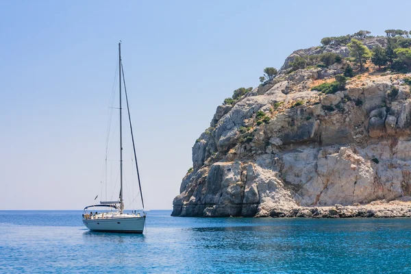 Berth in the Mediterranean resort of Faliraki. Rhodes Island. Greece — Stock Photo, Image