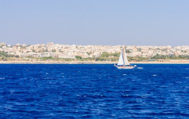 Rodos Adası Antik şehrine denizden görüntülemek