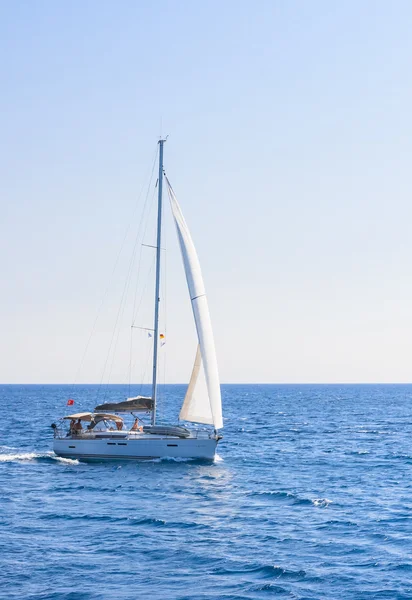 Jacht. Zeegezicht. Griekenland — Stockfoto