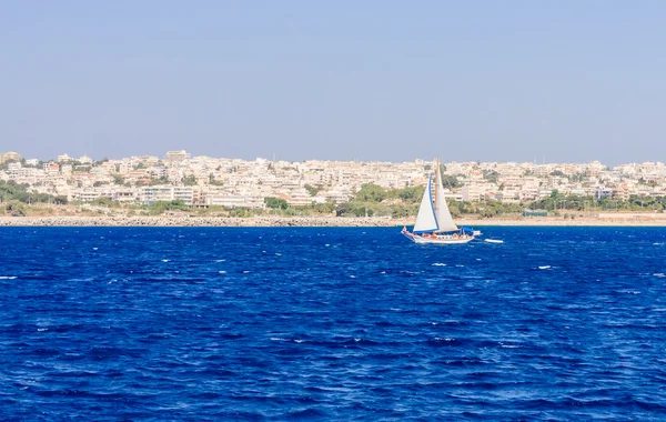 Visa från havet till den antika staden på ön Rhodos — Stockfoto