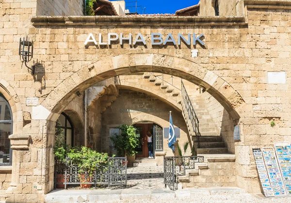 Η Alpha Bank. Παλιά πόλη. Νησί της Ρόδου. Ελλάδα — Φωτογραφία Αρχείου