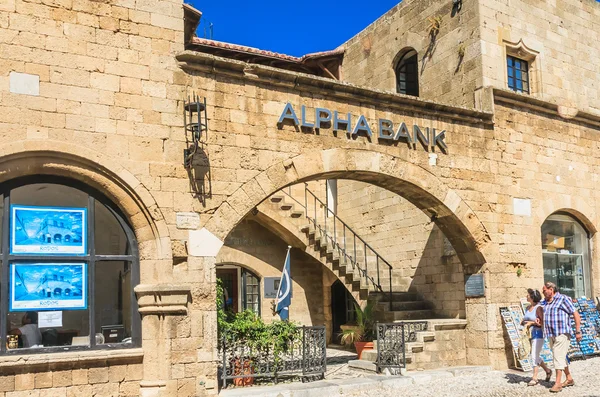 アルファ銀行。旧市街。ロードス島。ギリシャ — ストック写真
