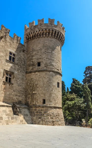 Torre Palacio de los Grandes Maestros. Ciudad Vieja. La isla Rhodes. Gree. — Foto de Stock