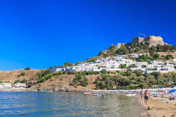 Strand in der stadt lindos. Rhodos-Insel. Griechenland — Stockfoto