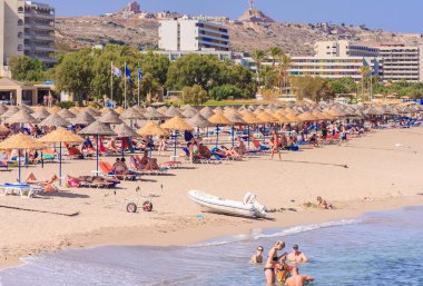 Denizde tatil. Faliraki beldesi. Rodos Adası. Yunanistan