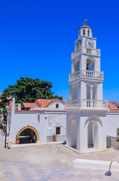 Kostel s věží zvon. Kato klášteře Tsambika. Ostrov Rhodos — Stock fotografie