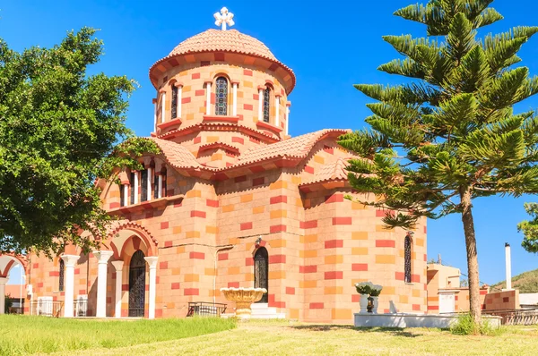 Kostel v obci Pilon (Pylonas). Ostrov Rhodos. Řecko — Stock fotografie