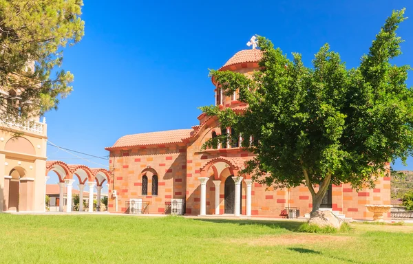 Kerk in het dorp van Pilon (Pylonas). Rhodos eiland. Griekenland — Stockfoto