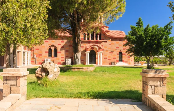 Kościół w miejscowości Pilon (Pylonas). Wyspa Rodos. Grecja — Zdjęcie stockowe