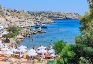 Termal kaynaklar Kallithea (Terme Kalithea) içinde Plaj. Rodos Adası. Yunanistan