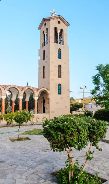 Klocktornet i kyrkan Saint Nektarios. Faliraki . — Stockfoto