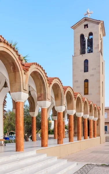 Torre de sino da igreja de Santo Nektarios. Faliraki.  . — Fotografia de Stock