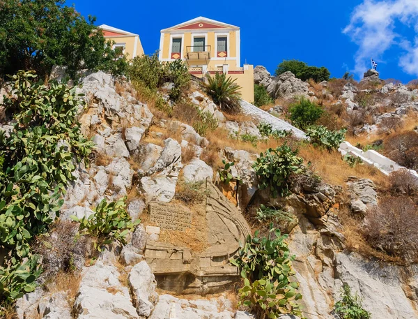 Monument dedicated to the liberation of the island of Symi from — Stock Photo, Image