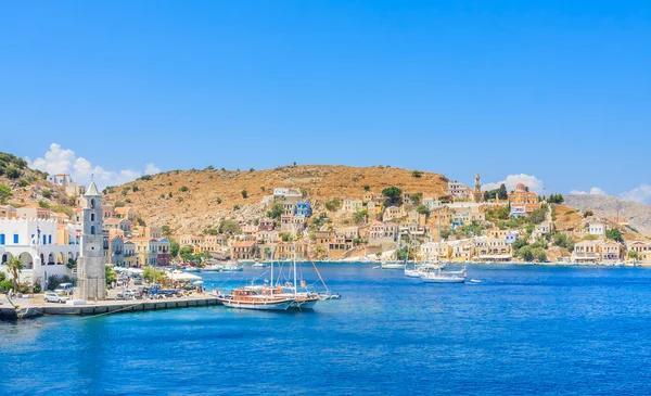 Die Hauptstadt der Insel Symi - ano symi. Griechenland — Stockfoto