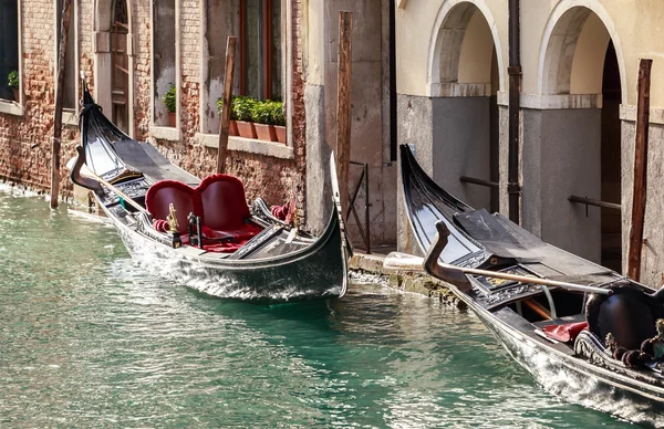 Parking gondolas in Venice — Stock Photo, Image