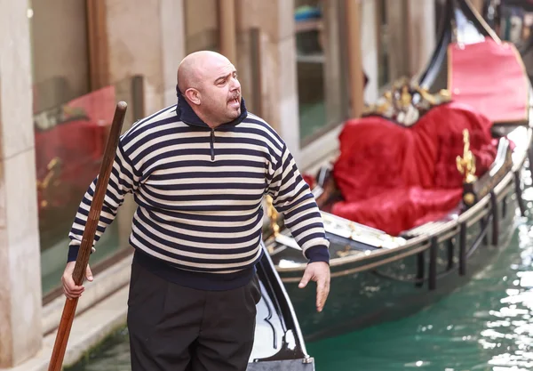 Італія. Венеція. сердитий gondolier — стокове фото