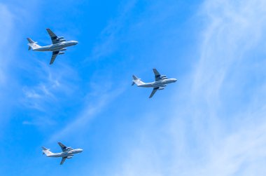 3 Ilyushin Il-76 (şakası)