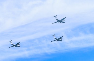 Ilyushin Il-76 (Candid)