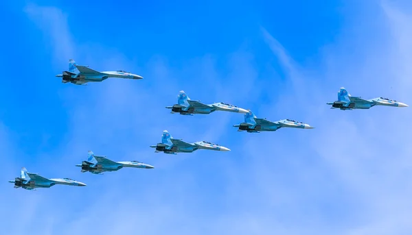Moskva/Ryssland - maj 9:8 Sukhoi Su-30sm (Flanker-C) och Su-35 — Stockfoto