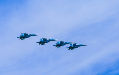 4 Sukhoi Su-34 (bek oyuncu)