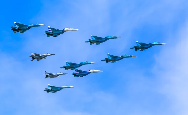4 Su-34 Fullback bombers,4 Su-34 Fullback bombers, 4 Su-27 — Stock Photo, Image