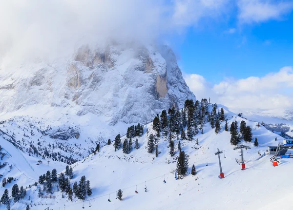 セルヴァ ・ ディ ・ ヴァル ・ ガルデーナ、イタリアのスキー リゾート — ストック写真