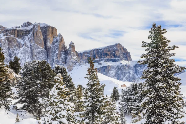 山の風景。セルヴァ ・ ディ ・ ヴァル ・ ガルディーナ、イタリア — ストック写真