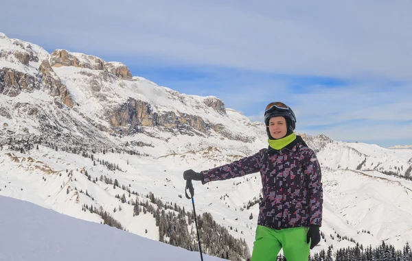 Porträt eines Skifahrers. Skigebiet Selva di Val Gardena, Italien — Stockfoto