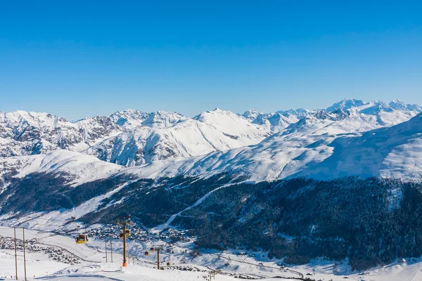 リヴィーニョのスキー。イタリア — ストック写真
