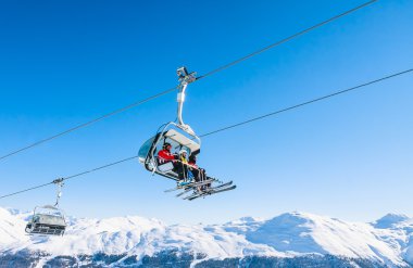 Ski lift. Kayak Merkezi Livigno. İtalya