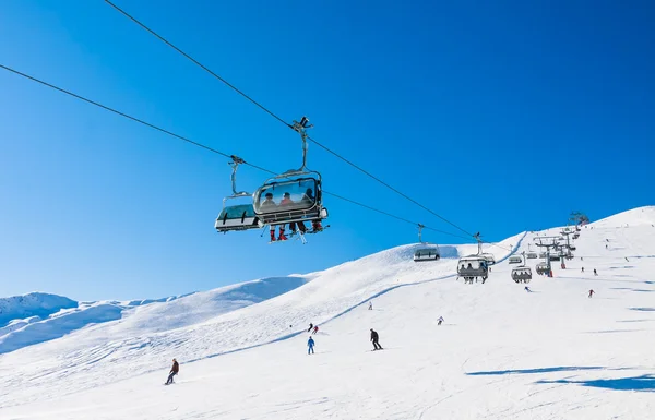 Ski lift. Sí resort Livigno. Olaszország — Stock Fotó