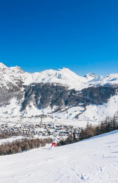 リヴィーニョのスキー。イタリア — ストック写真