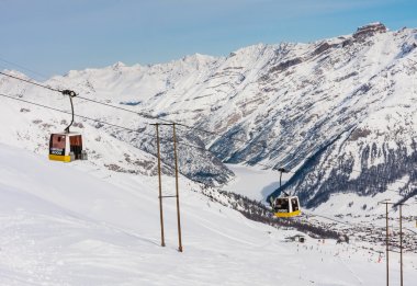 Ski lift. Kayak Merkezi Livigno. İtalya