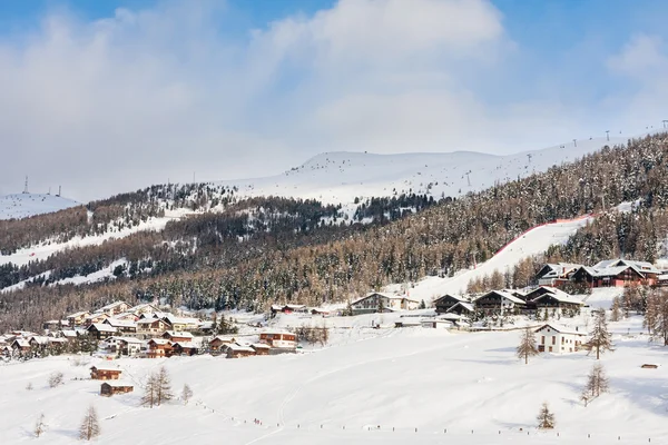 Vy över skidorten i Alperna. Livigno, Italien — Stockfoto