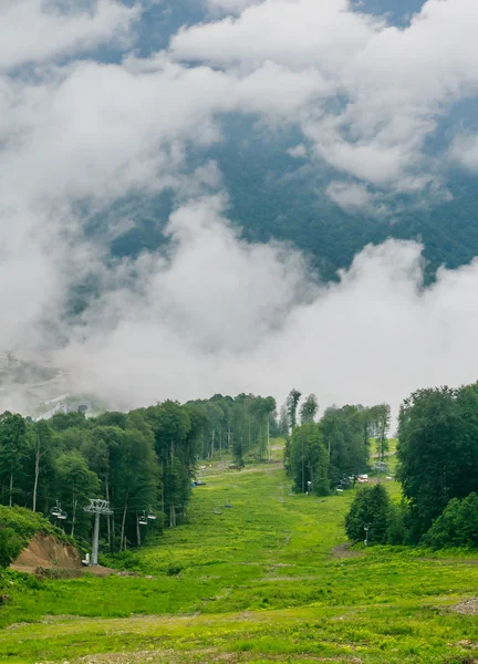산 스키 지역 여름입니다. 스키 리조트 "로 사 Khutor", 소 치, 루시 — 스톡 사진