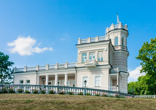 Вид на міський музей. Друскінінкай, Литва — стокове фото