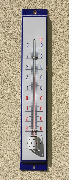 Street thermometer shows 23 degrees Celsius